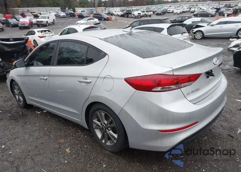 2018 Hyundai Elantra Value Edition z USA, uszkodzony, nr VIN 5NPD84LF5JH282576
